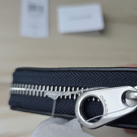 SOLD OUT COACH Limited Edition Snowman Print Zip Wallet - Picture 9 of 10